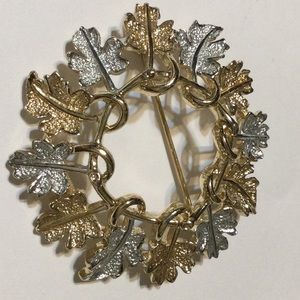 Sarah Coventry 2 Tone Leaf Wreath Brooch Vintage